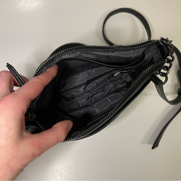 Simply Vera Wang Loren Crossbody Bag Black Faux Leather Adjustable Strap  Zipper - Picture 10 of 13